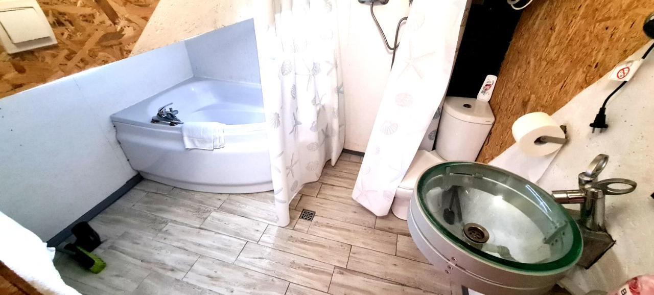 Sub Hel. Budzetowe Pokoje W Domu Z Basenem. Wokol Domu Tylko Natura. Balkon Zbyteczny. Buitenkant foto